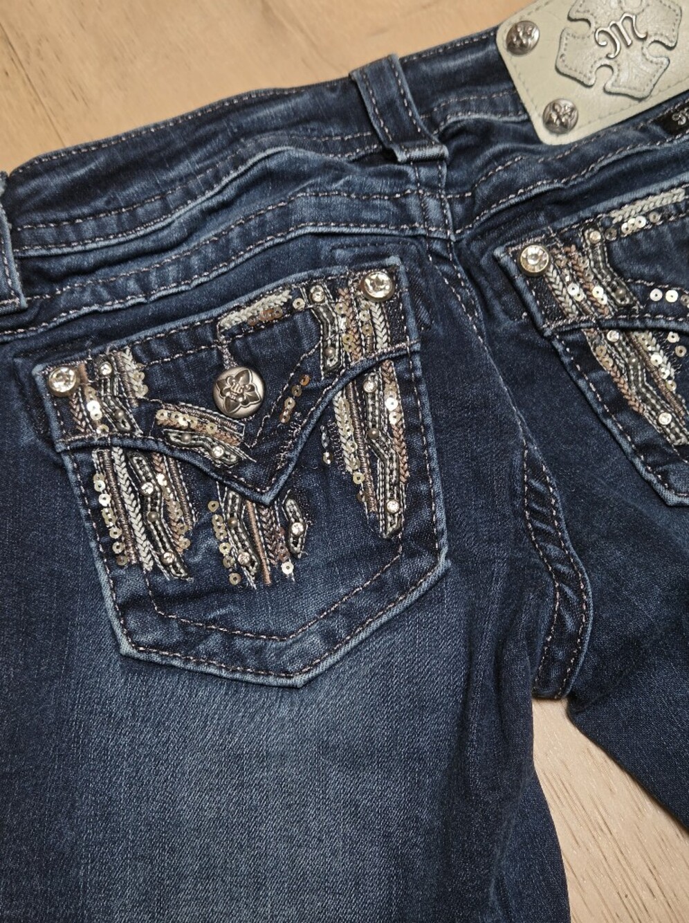 Miss Me Signature Crop Embellished Bling Jeans Size 24 JE8317C Low Rise - Picture 9 of 10